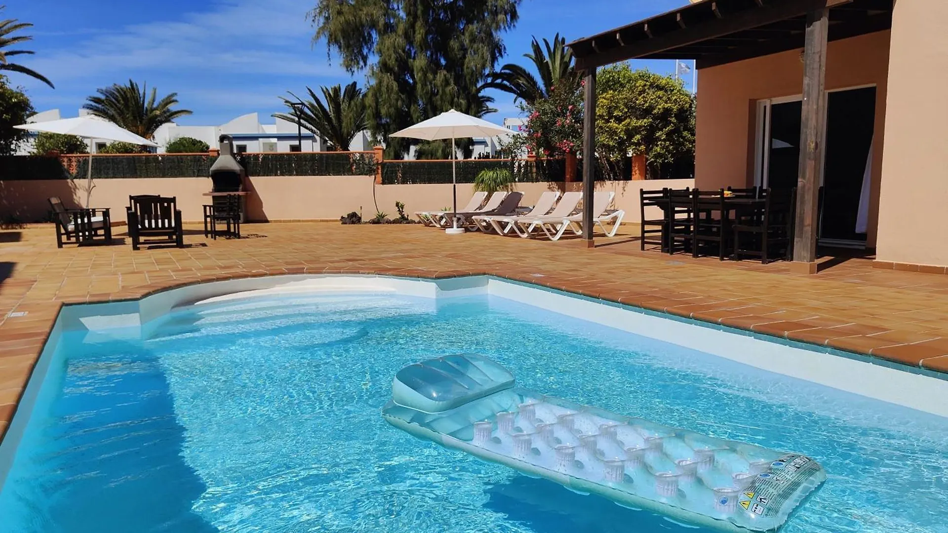 Casa Marta Duplex Con Piscina Privada En Corralejo contacts